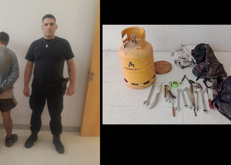 Cañada de Gómez: Un hombre fue aprehendido tras ser retenido por varias personas cuando intentaba hurtar elementos de una camioneta