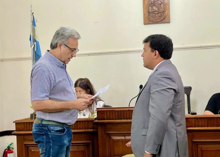 Scarola asumió como concejal