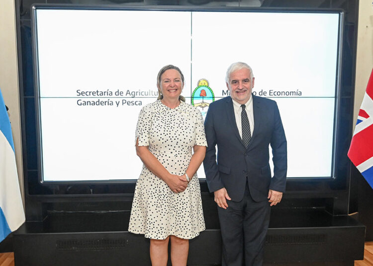 Vilella recibió a la embajadora británica en la Argentina Kirsty Hayes