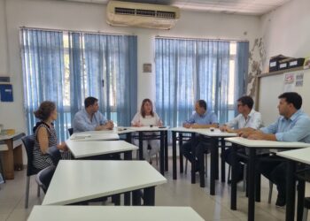 El intendente Chale junto y el senador Rasetto se reunieron con autoridades de la Región V de Educación