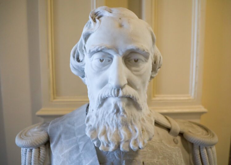 A 118 años del fallecimiento de Bartolomé Mitre: El busto presidencial que tiene un orificio en su frente