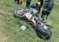 Autopista Rosario/Córdoba: un hombre de 69 años de Monte Buey perdió el control de su moto y cayó sobre el asfalto terminando en el cantero central