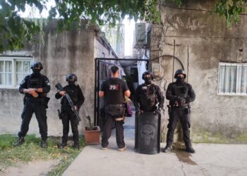 (VIDEO) Rosario: allanamientos con cinco detenidos por amenazas al gobernador Pullaro