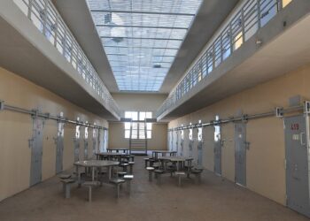 Requisa en la cárcel de Rosario: secuestraron un teléfono desde donde hicieron amenazas a bancos, escuelas y medios de comunicación