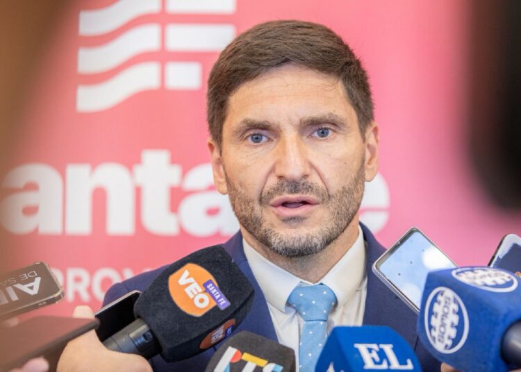 Pullaro reduce gastos y apuesta a la eficiencia