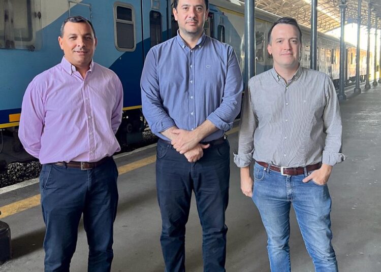 Chale junto a autoridades provinciales confirmaron la continuidad del tren Rosario-Cañada
