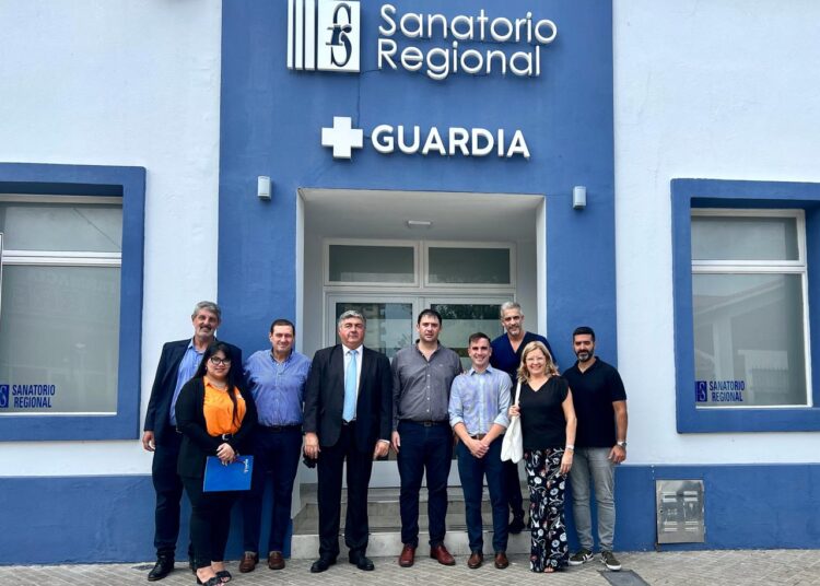 Chale recibió al director del IAPOS para recorrer efectores de salud y reunirse con sus autoridades