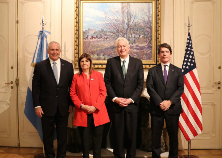 El Gobierno Nacional recibió la visita del titular de la CIA