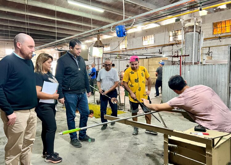 Chale recorrió Vitrofin acompañando en la gestión de un aporte no reintegrable