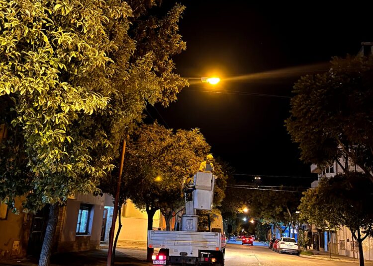 La municipalidad de Cañada de Gómez continúa con los trabajos dealumbrado público