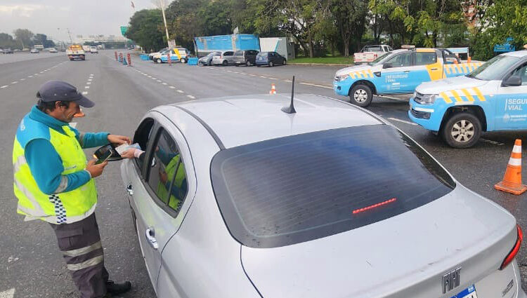 La cédula azul ya no es un documento exigible para la circulación de vehículos en el país