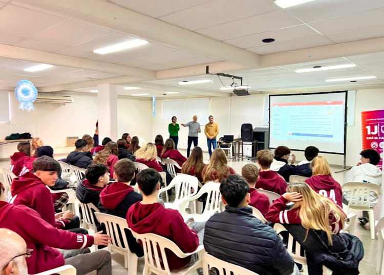 La Municipalidad de Cañada de Gómez realiza charlas sobre educación vial en las escuelas secundarias