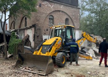 La Municipalidad de Cañada de Gómez demolió otro inmueble que funcionaba como bunker y aguantadero.