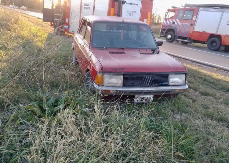 Cañada de Gómez: Principio de incendio de un automóvil que circulaba por Ruta 9