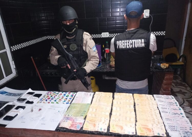 Allanamientos en Rosario: Prefectura detuvo a tres dealers y secuestró cocaína y marihuana