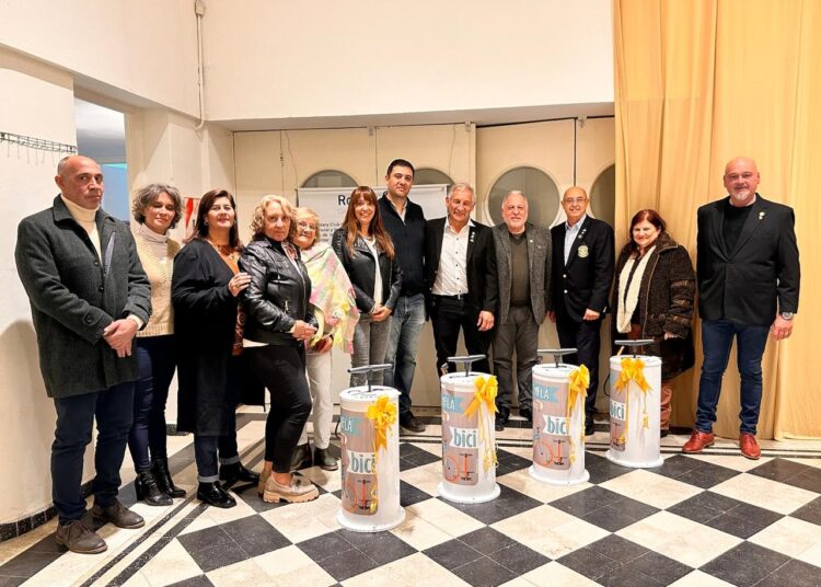 Rotay Club de Cañada de Gómez entregó infladores multipropósito