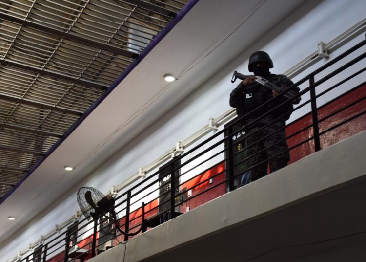 Secuestraron un celular en la celda de una reclusa alojada en el Complejo Penitenciario Rosario