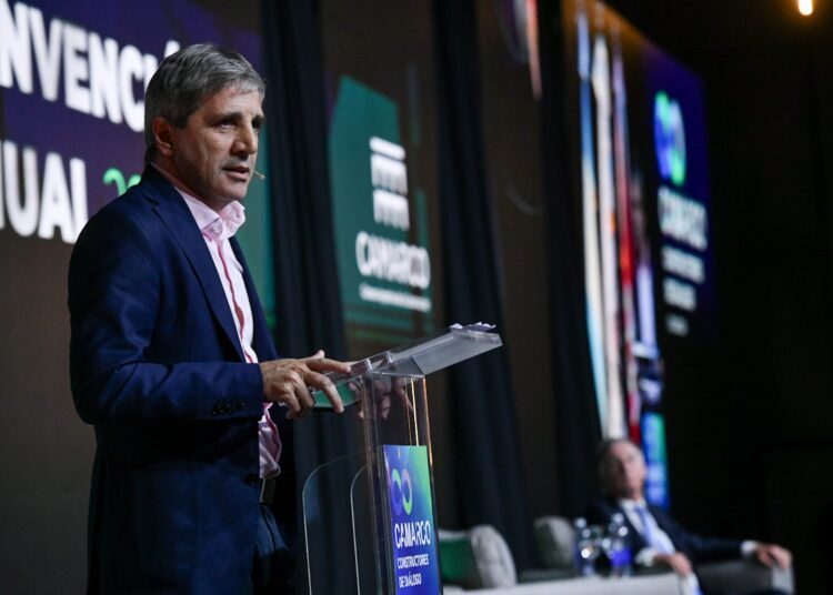 Luis Caputo: “Al final de nuestro mandato vamos a haber reducido el 90% de los impuestos que hay en la Argentina”