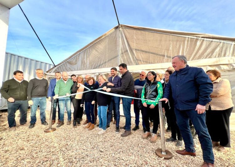 Chale junto al gobernador Pullaro habilitaron el stand de Cañada de Gómez en Agroactiva