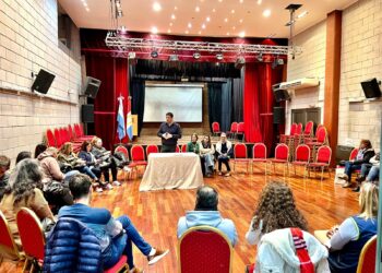 La municipalidad de Cañada de Gómez entregó nuevos aportes del FAE a escuelas