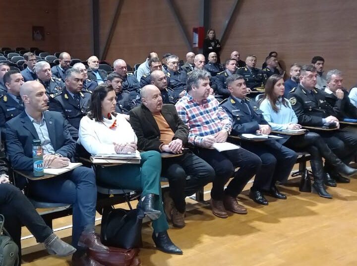 Jefe y subjefe de policía participaron de la reunión de mandos policiales en la ciudad de Rosario