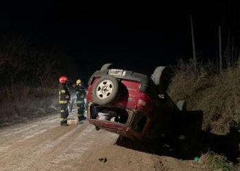 Cañada de Gómez: El conductor de un vehículo oriundo de Las Parejas volcó en la zona rural