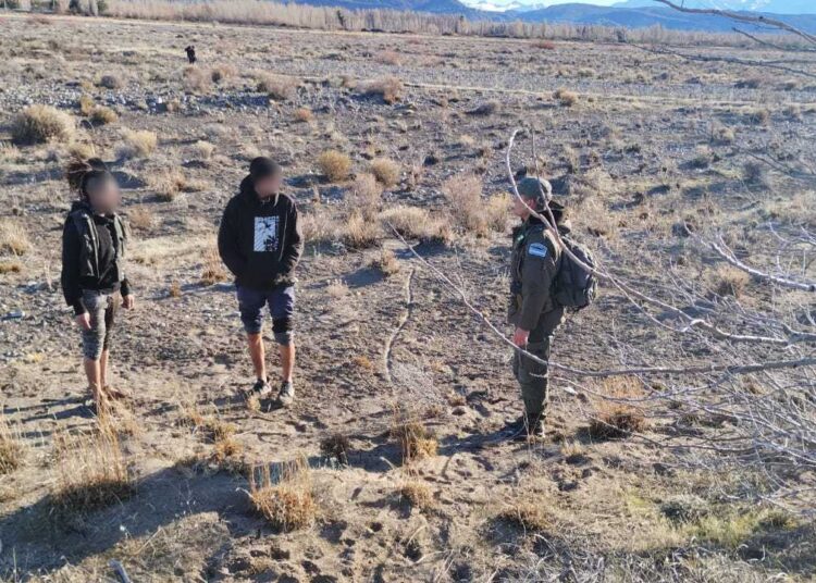 Intentaban ingresar al país desde Chile ilegalmente con estupefaciente