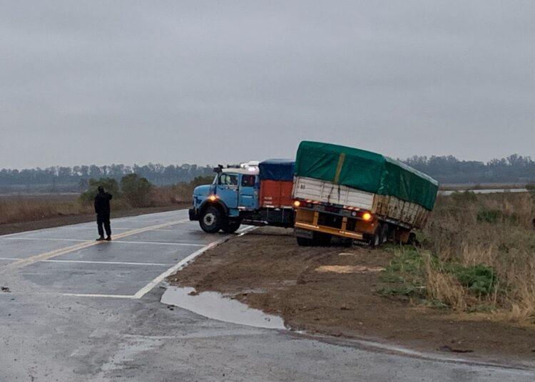 Bomberos de Cañada de Gómez reportaron dos accidentes por despiste en la autopista