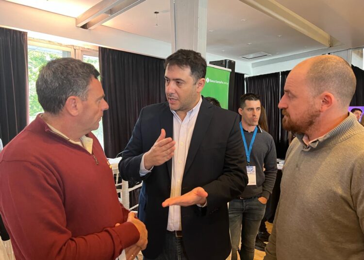 Chale junto a empresas de la ciudad participó de la ronda de negocios organizada por el gobierno provincial
