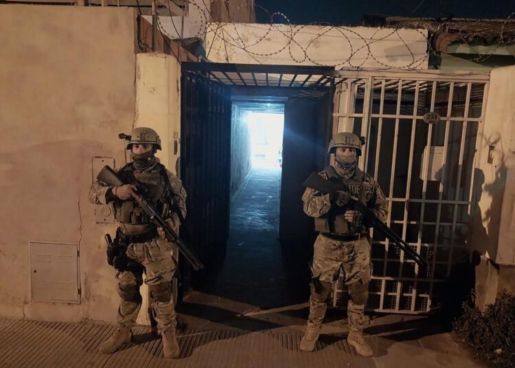 Intimidaciones públicas: allanamientos y tres detenidos del Clan Funes