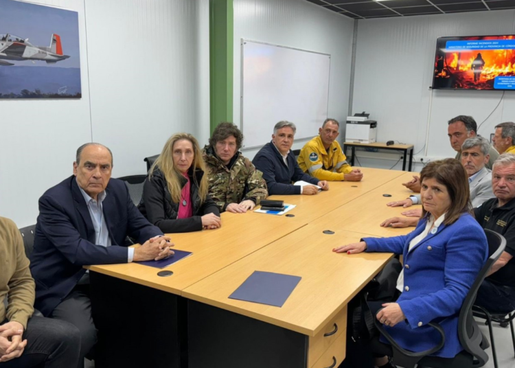 El Presidente Milei llegó a Córdoba para supervisar las tareas de asistencia y rescate por los incendios forestales