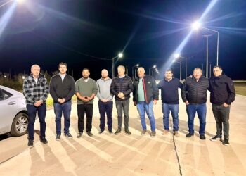 El intendente Matías Chale junto al secretario de Producción habilitaton la iluminación del Parque Industrial 2