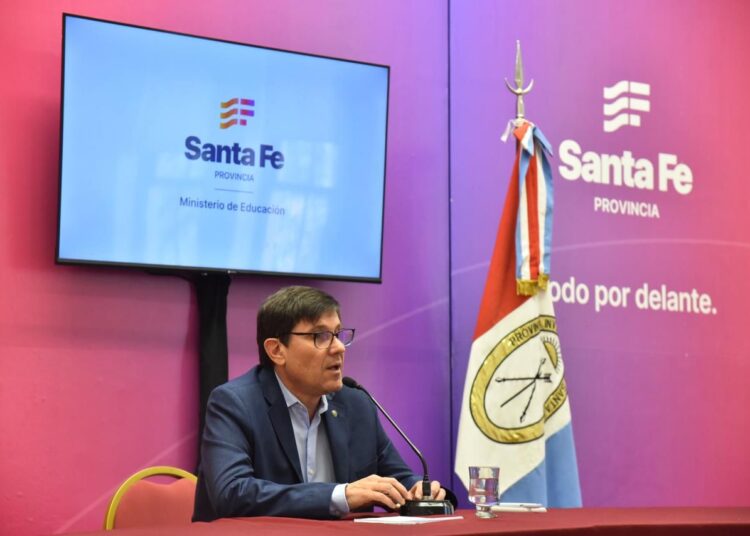 El Ministerio de Educación de Santa Fe implementará una hora más destinada a alfabetización en todas las escuelas primarias de gestión pública y privada