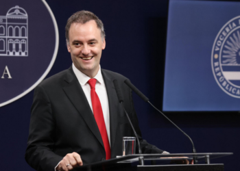 “La AFIP dejará de existir. En su lugar se va a crear la Agencia de Recaudación y Control Aduanero con una estructura simplificada»