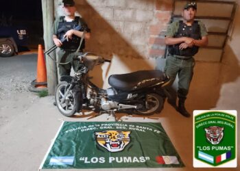 Los Pumas de Cañada de Gómez recuperan una Motocicleta abandonada