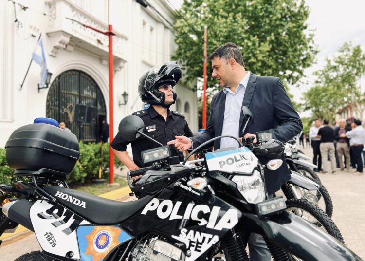 Chale participó del acto de entrega de móviles policiales para la ciudad