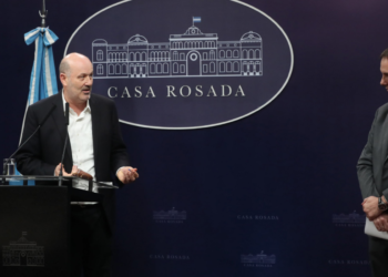 Federico Sturzenegger anunció el fin del empleo público hereditario