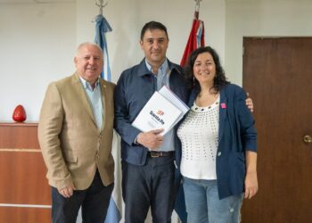 Chale firmó un convenio con Ministerio de Educación de Santa Fe para refuncionalizar la escuela rural “Campo Las Vascas”