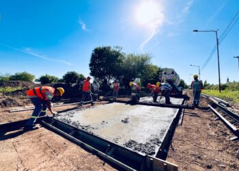 Chale recorrió trabajos de pavimento en Bv. Centenario entre San Juan y Tucumán