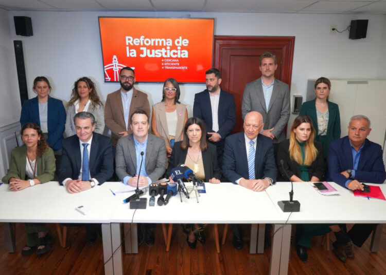 El socialismo impulsa reforma de la justicia que incluye cambios en la corte0