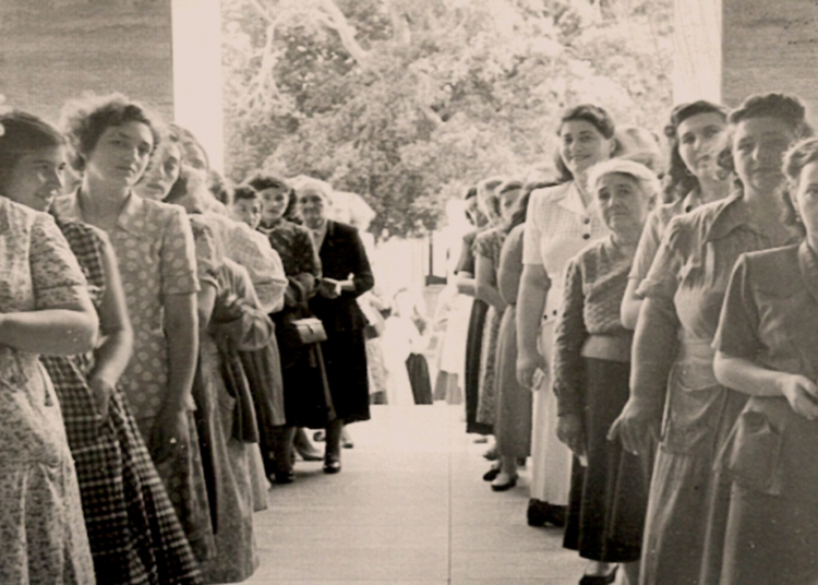 11 de noviembre – Las mujeres votan por primera vez en una elección nacional