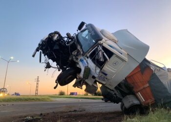 Impresionante choque de dos camiones en Ruta 9 y 91