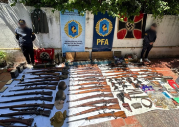 La Policía Federal Argentina incautó gran cantidad de armas y objetos de simbología nazi