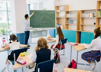 Desde este lunes los docentes de escuelas primarias podrán inscribirse para recibir el suplemento mensual por la extensión horaria