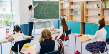 Desde este lunes los docentes de escuelas primarias podrán inscribirse para recibir el suplemento mensual por la extensión horaria