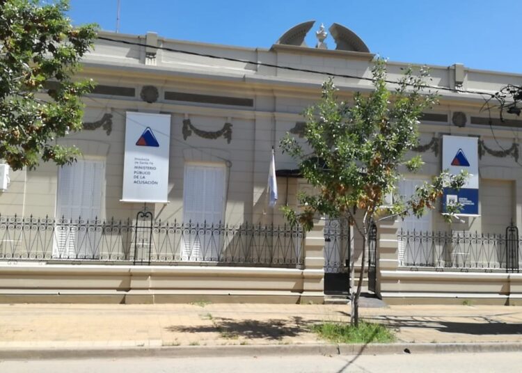 Santa Fe: Imputaron como coautoras de estafas a la pareja y a la suegra de un hombre que está detenido en la cárcel de Las Flores y contactaba a las víctimas por redes sociales