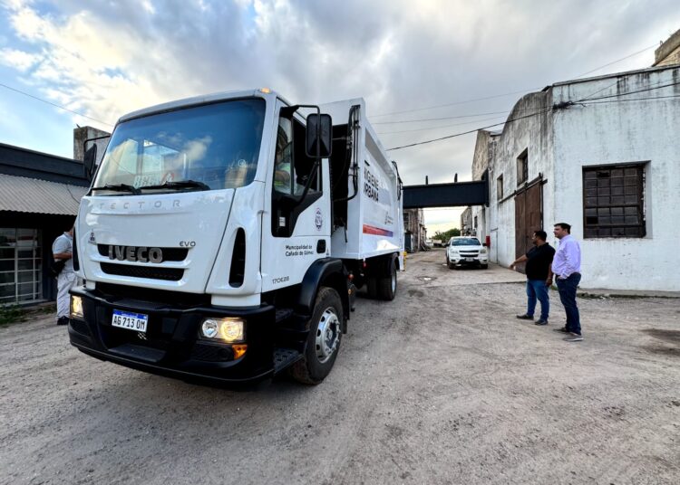 Chale presentó un nuevo camión equipado con caja compactadora de residuos