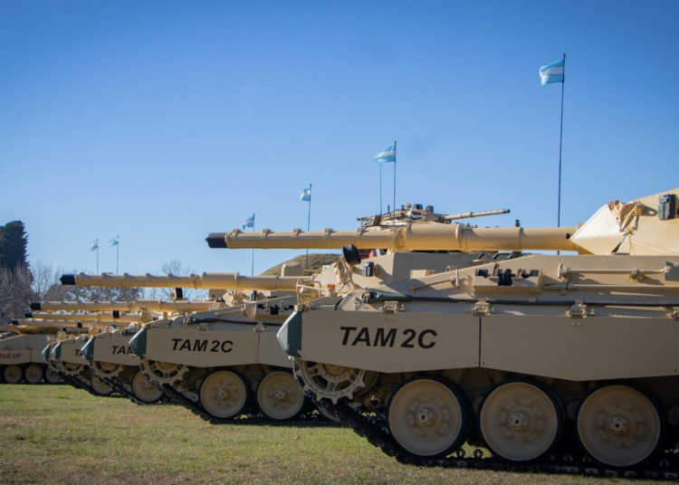 El Ejército entrega el primer escuadrón de tanques TAM 2C-A2 a la fuerza operativa