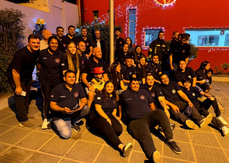 Chale participó del acto de juramento de nuevos bomberos