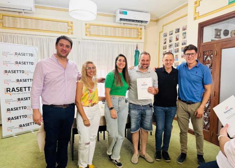 Firma de convenios para impulsar clubes del Departamento Iriondo